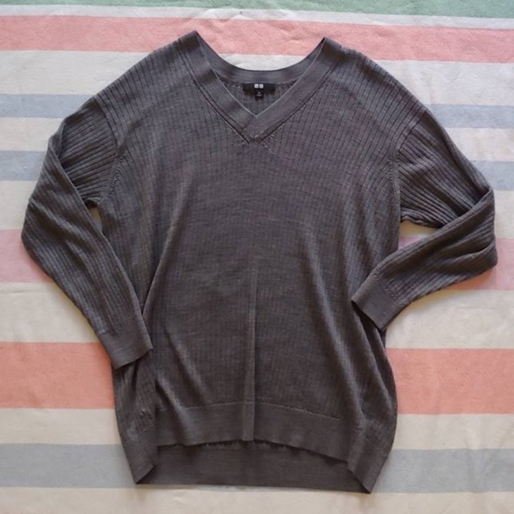 Uniqlo Merino Blend Ribbed V-Neck Sweater Gray